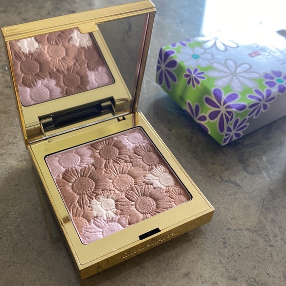 Pure Finish Radiant bronzing powder - Picture 1 of 2